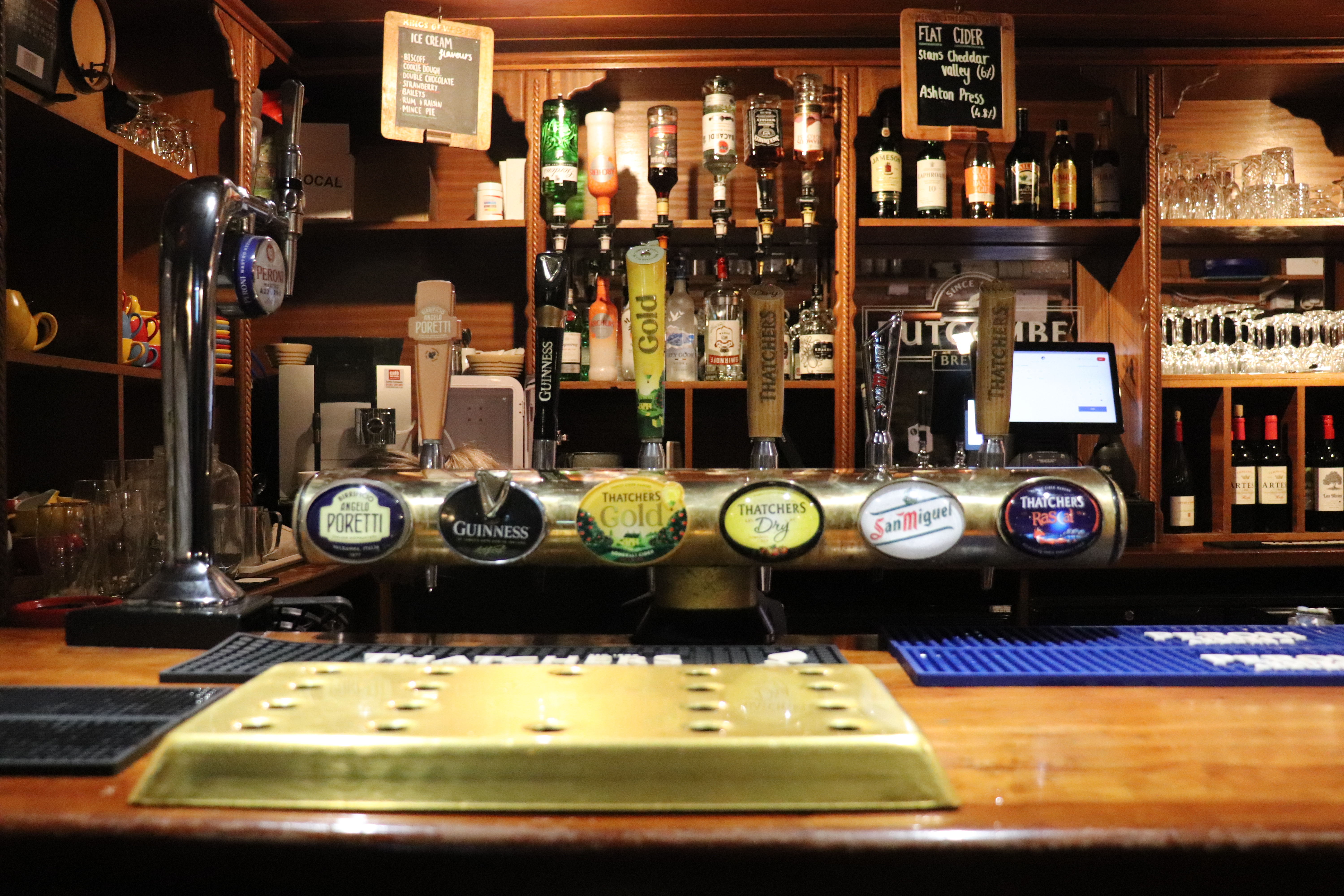 Queen Victoria dining